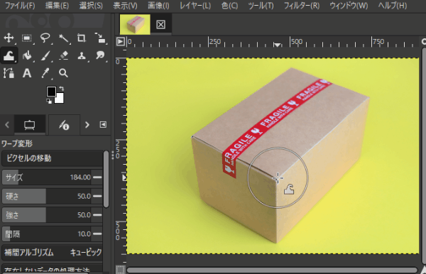 ワープ変形を使用して画像を加工している様子